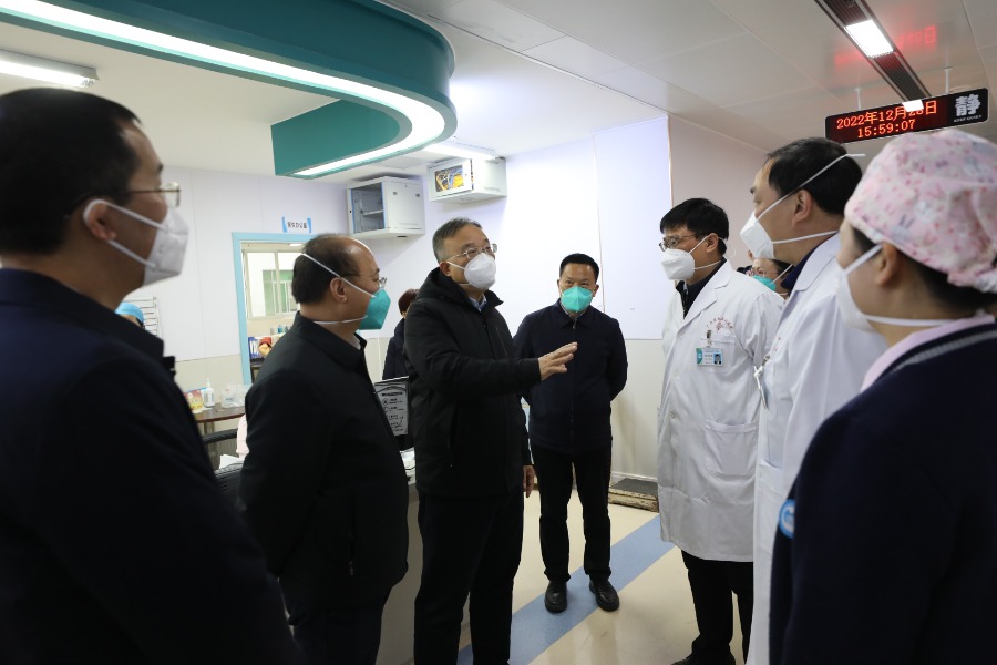 自治區副主席黃俊華到南溪山醫院調研指導醫療救治工作
