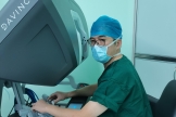 自治区南溪山医院胸外科完成广西首例单孔“达芬奇”机器人辅助肺叶切除术